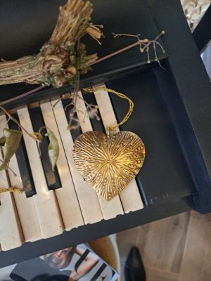 Cœur en métal doré