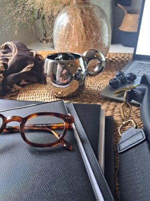 Tasse en grès chrome