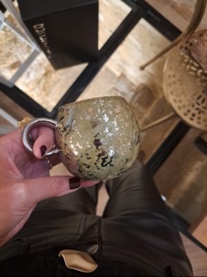 Tasse verte et chrome en grès